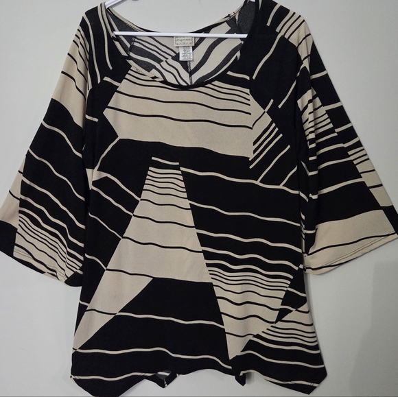 Espressa Abstract Black and Tan Tunic Top - Picture 3 of 4